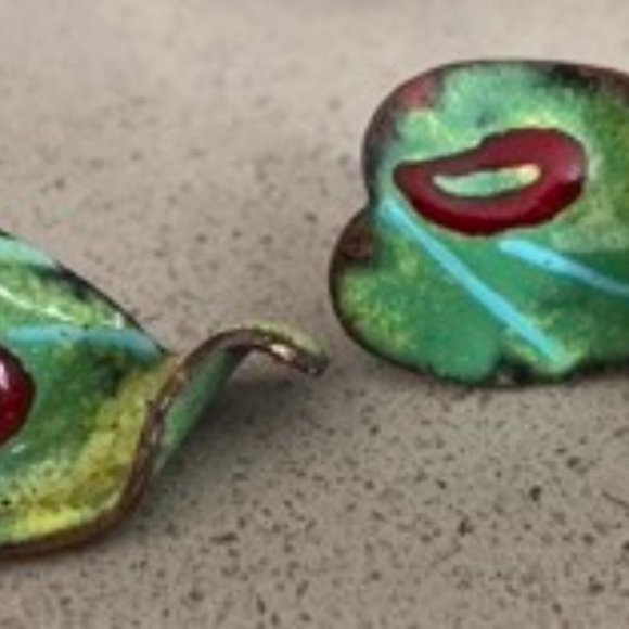 Vintage 1940’s-50’s Enamel on Copper Screw Back Earrings - Picture 4 of 14